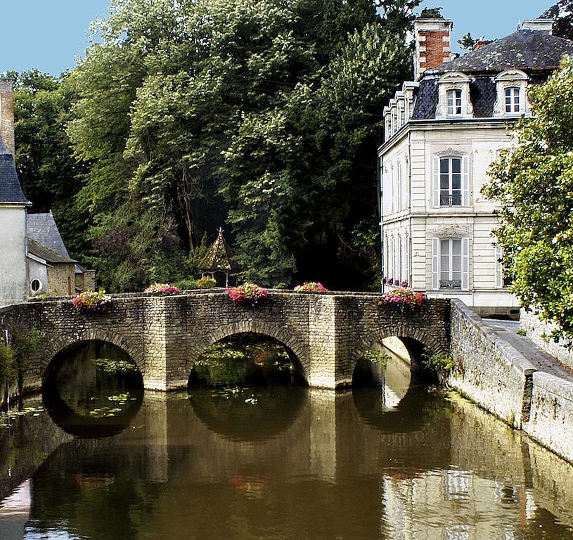 La Demeure De L'Ile Bed & Breakfast Craon  Exterior photo