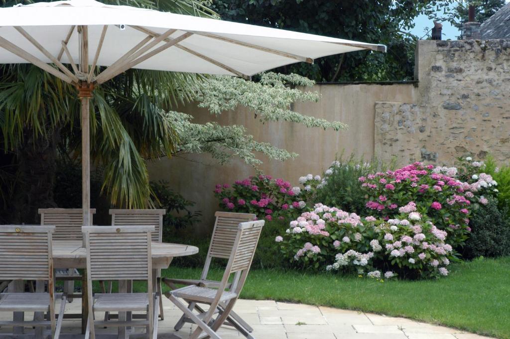 La Demeure De L'Ile Bed & Breakfast Craon  Exterior photo
